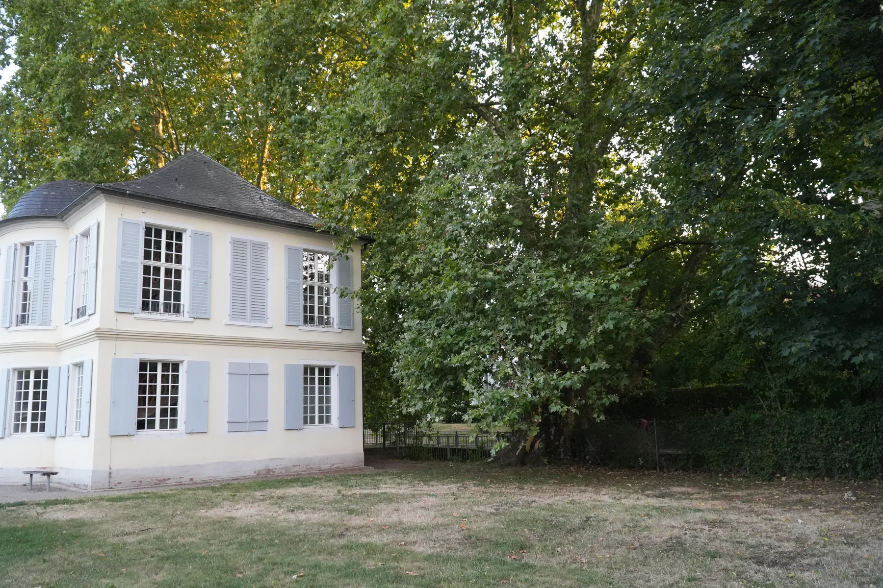 Villa Billet photographed on site during the Gaussian Splatting capture session